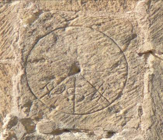 Reloj de sol canónico con indicación alfabética (T, S y N)