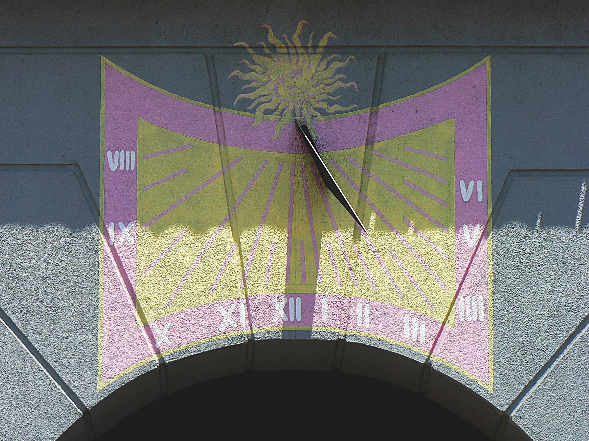 Reloj de sol en Plaza del PIntor Lucas 5-6, Usera, Madrid