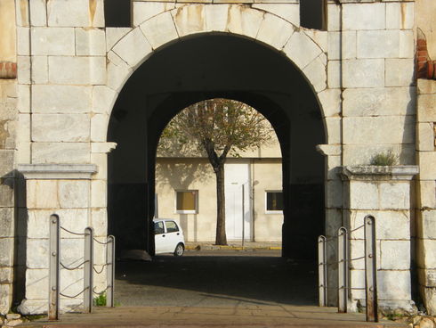 ES_EXT_BAD Badajoz-005-01 Puerta-Pilar