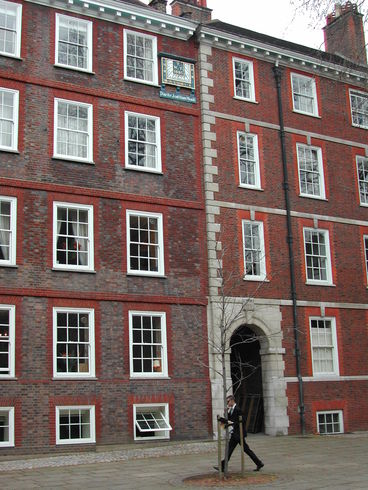 London 017-01 Essex Court