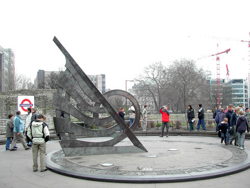 London 009-01 Tower Hill