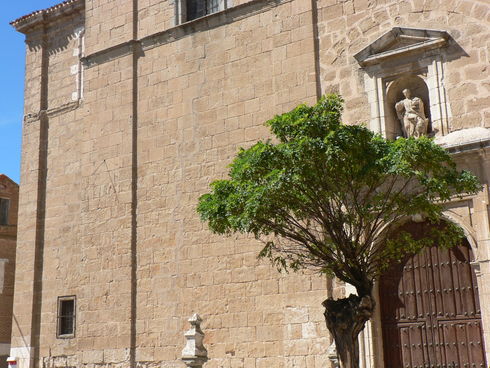 ES_CYL_VALL Nava-del-Rey-001-02 Iglesia-de-los-Santos-Juanes
